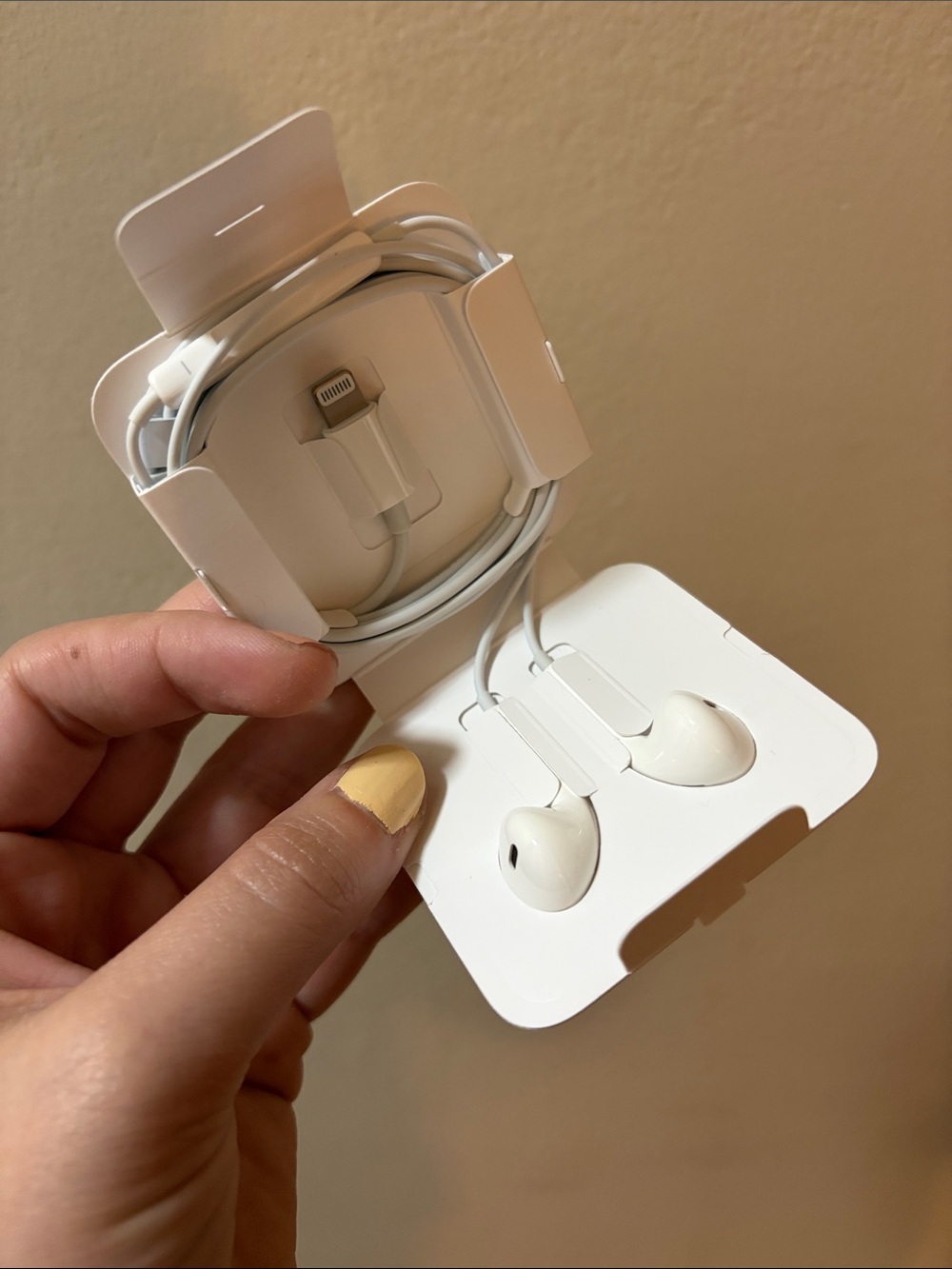 White Lightning Connector EarPods